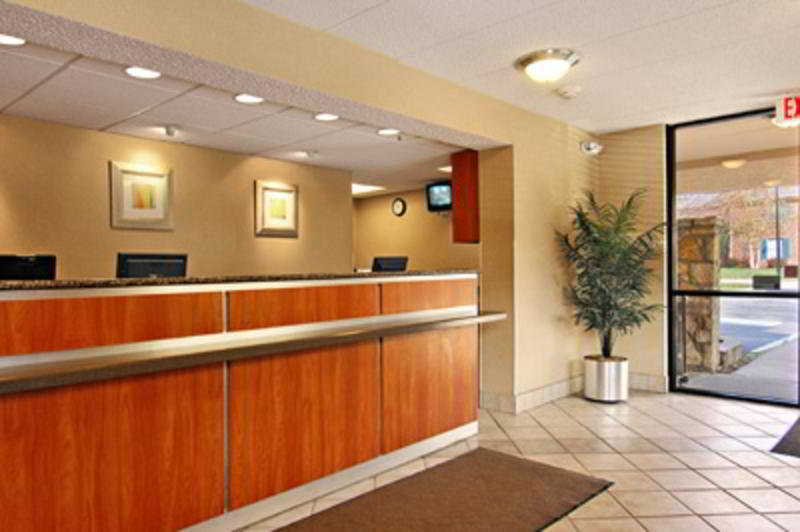 Red Roof Inn Louisville East - Hurstbourne Interno foto
